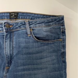 JUST BLACK JEANS IN MEDIUM WASH DENIM SIZE 33